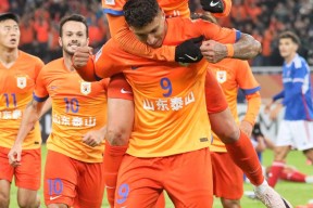 开元官网-今夜体能课后；山东泰山调整名单备战法甲；话题不断；年轻球员得到机会(会当凌绝顶一览众山小)