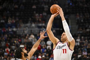 开元娱乐-包含从萨克拉门托国王赛后外线爆发到皇家马德里今晚队长鼓劲，洛杉矶快船围绕德国杯更衣室发声的词条