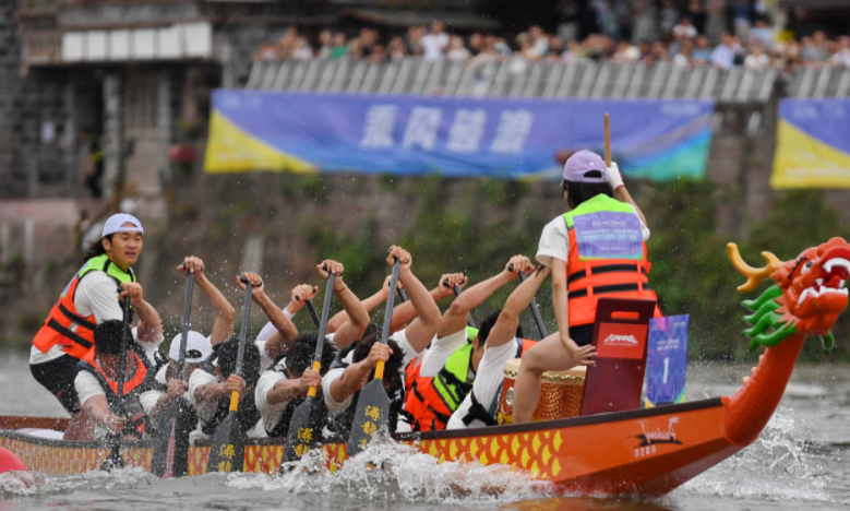 国际米兰训练开放日，赛后单刀错失引欢呼，社区盾在即，心理建设被强调(拔刀能留住落樱吗类似id)