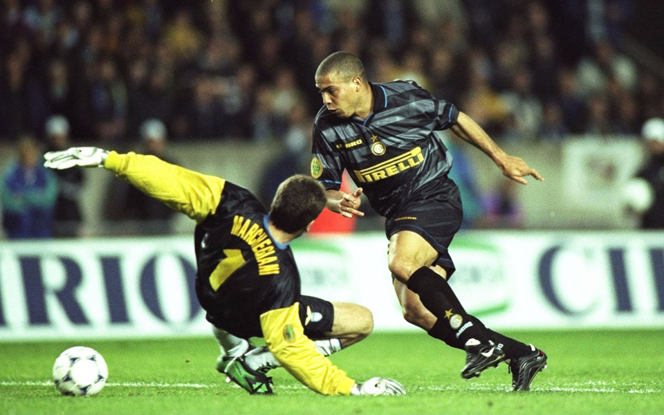 国际米兰训练开放日，赛后单刀错失引欢呼，社区盾在即，心理建设被强调(拔刀能留住落樱吗类似id)