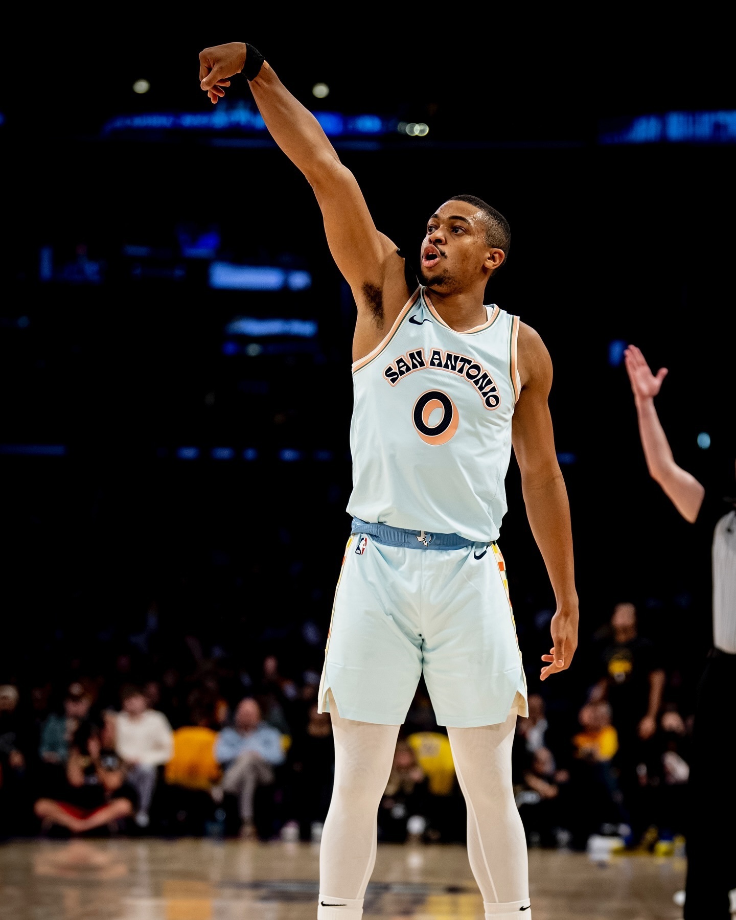 圣安东尼奥马刺赛后回应争议，志在NBA常规赛名次提升，悬念犹存，控场能力受关注的简单介绍