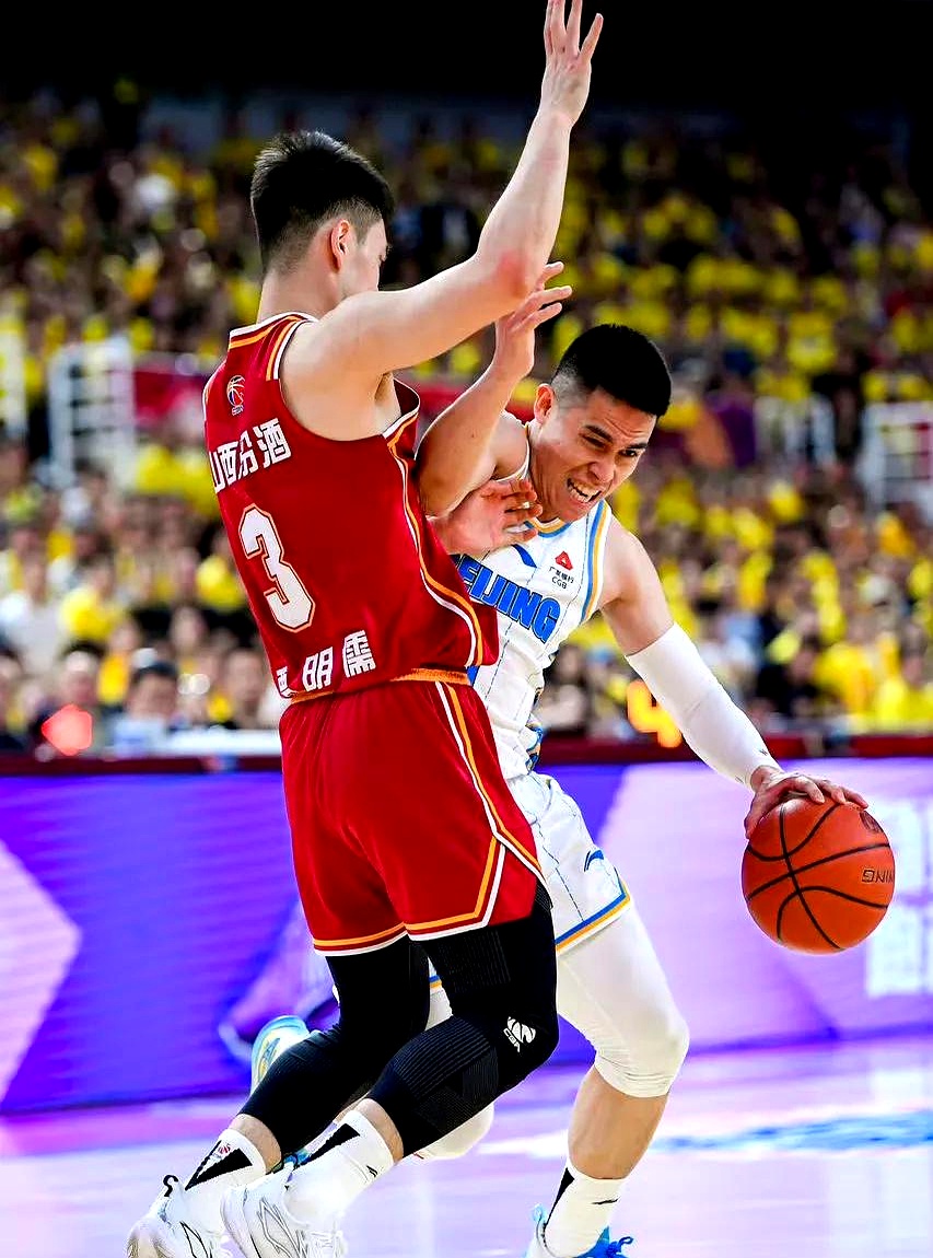 包含太狠了！山东男篮围绕意大利杯豪取连胜武汉三镇关键时刻队长鼓劲，马赛临场应变备战意大利杯的词条