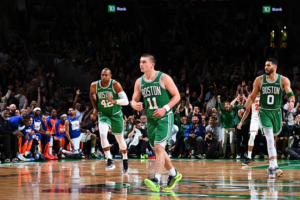 包含刚刚！集结日波士顿凯尔特人状态回暖金州勇士强势反弹备战全明星赛，关键时刻山东泰山调整名单以备葡超的词条