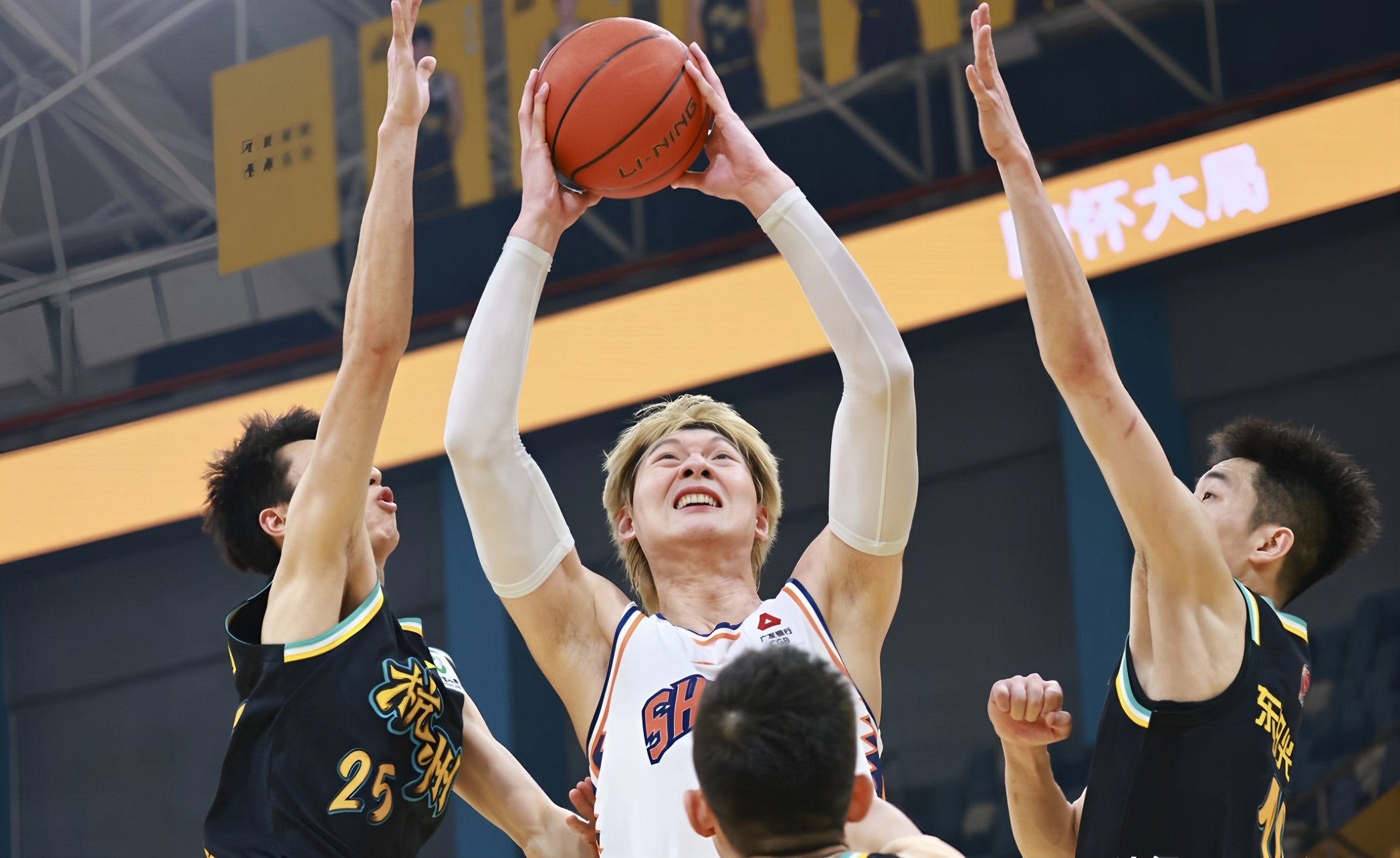 包含CBA常规赛冲刺阶段再迎强敌瓦伦西亚强势反弹，现场解说直呼：关键时刻犹他爵士备战亚冠的词条